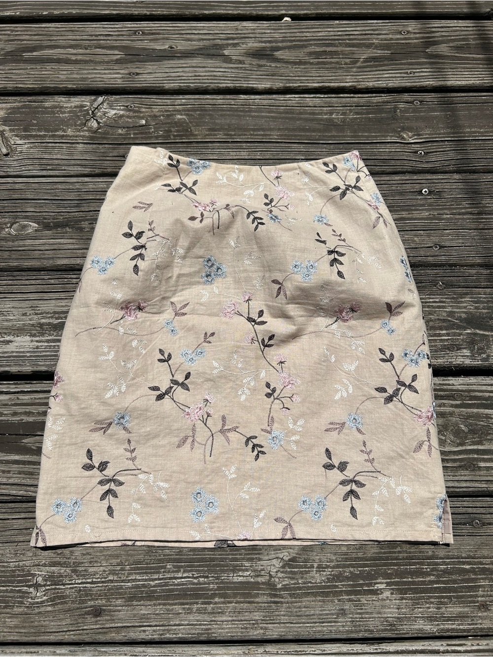 Vintage Linen Embroidered Floral Mini Skirt - 2 - Picture 4 of 8